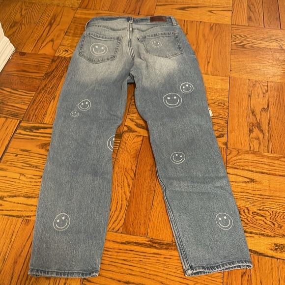 Hollister Ultra High-Rise “Smiley Face” Mom Jean - Picture 2 of 10